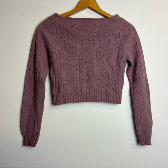 Aritzia Wilfred Cardigan romy 100% wool cropped
Cardigan purple - Picture 3 of 4